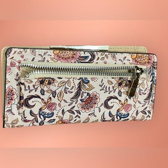 Apt 9 Wallet (New) - Picture 2 of 3